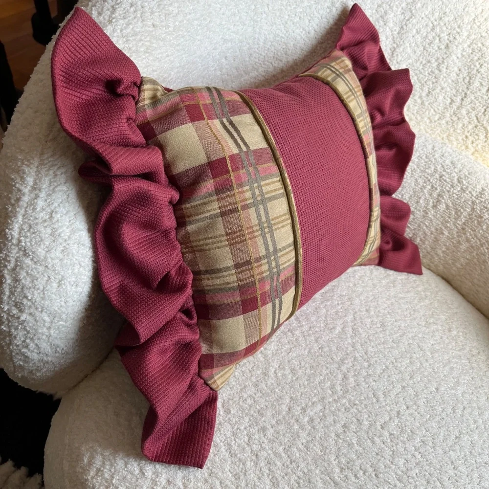 Country-style Plaid Ruffled Decorative Pillow